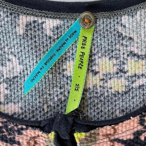 Floral free people thermal henley M and xs - Picture 3 of 3